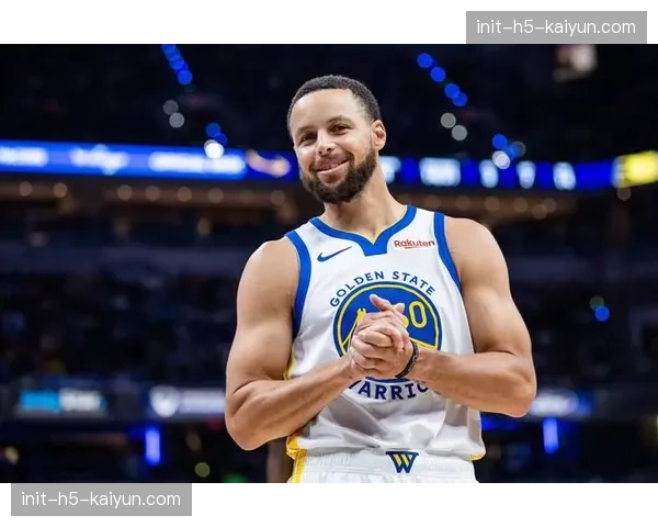 库里膝盖伤情反复,勇士后半程赛程蒙上阴影 库里膝盖伤情反复,勇士后半程赛程蒙上阴影