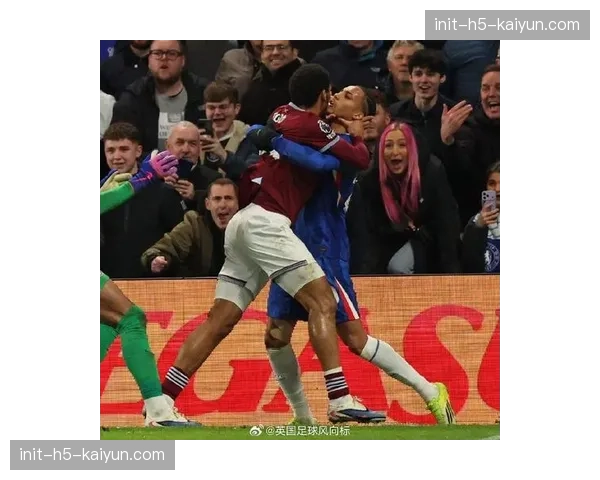 特写：诺伊尔神勇扑出姆巴佩单刀，安联球场瞬间沸腾