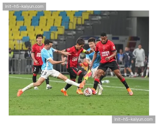 成都蓉城对阵浙江队，领头羊迎战伤兵满营的对手